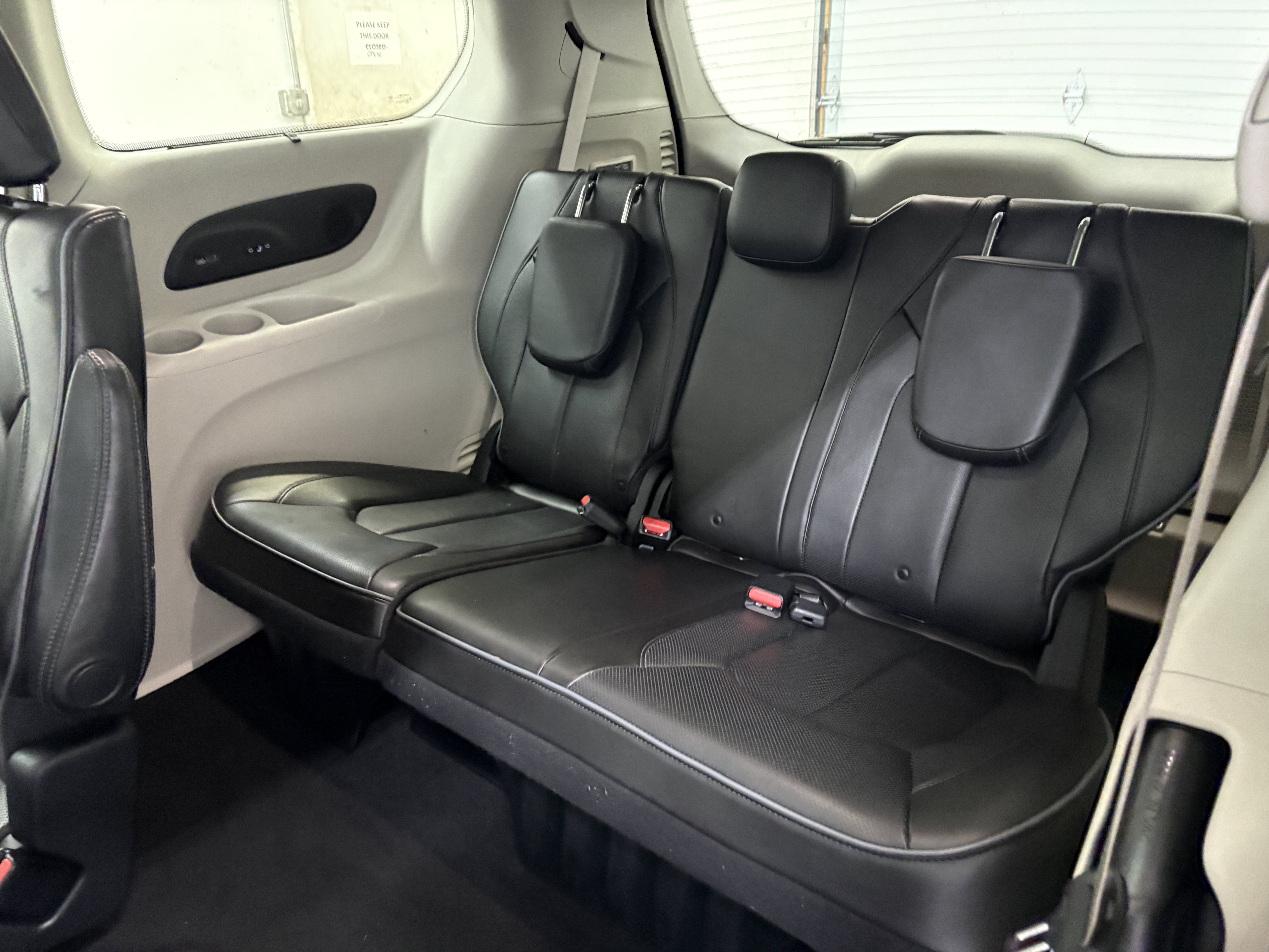 Used 2020 Chrysler Pacifica Limited w/ Advanced Safetytec Group FWD image 15
