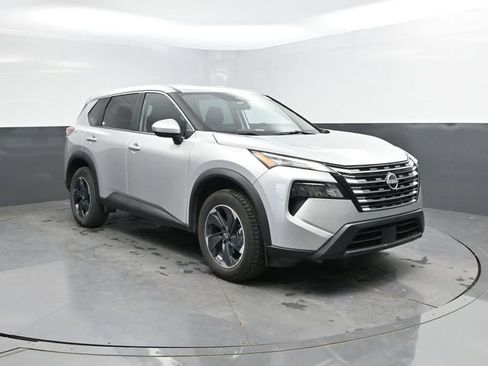 Used 2024 Nissan Rogue SV FWD image 4