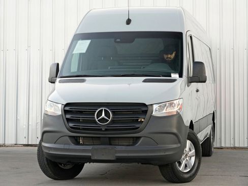 Used 2023 Mercedes-Benz Sprinter 2500 w/ Acoustic Package image 3