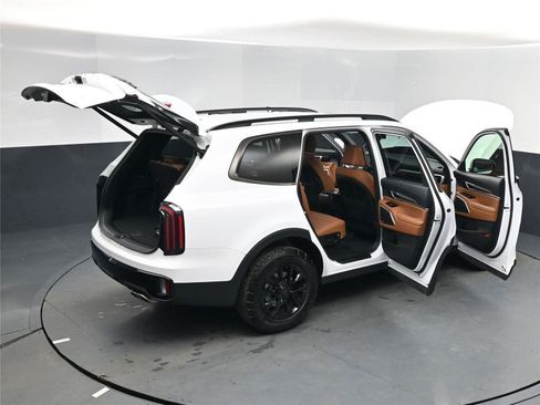 Used 2025 Kia Telluride AWD image 26