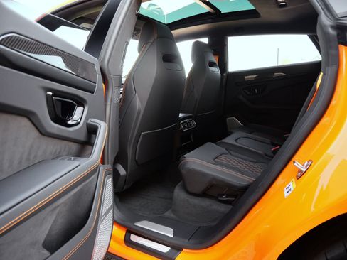 Used 2025 Lamborghini Urus SE AWD/4WD image 17