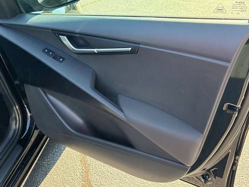 Used 2025 Kia Niro LX FWD image 32