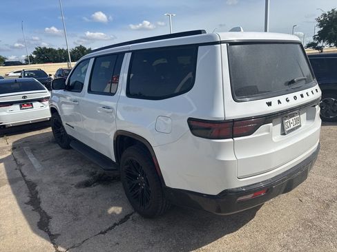 Used 2022 Jeep Wagoneer Series III RWD image 6