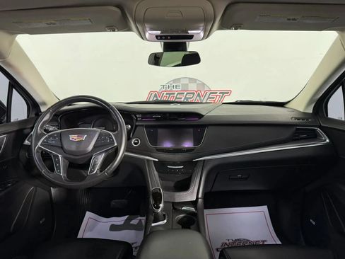 Used 2017 Cadillac XT5 Luxury w/ Driver Awareness Package FWD image 11