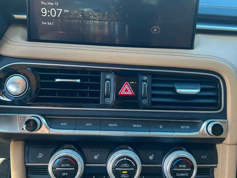 Used 2022 Genesis G70 3.3T image 19