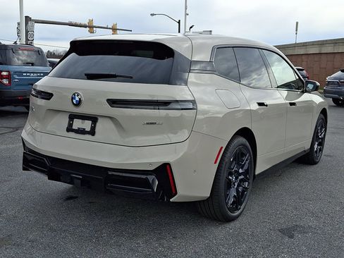 New 2026 BMW iX xDrive60 image 4