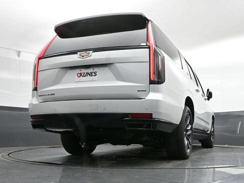 Used 2024 Cadillac Escalade ESV Sport Platinum AWD/4WD image 41
