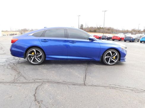 Used 2019 Honda Accord Sport image 2