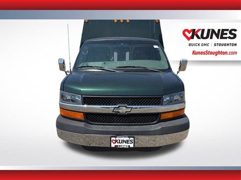 Used 2004 Chevrolet Express 3500 w/ Chrome Appearance Package RWD image 3