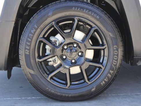 Used 2020 Jeep Renegade Altitude FWD image 6