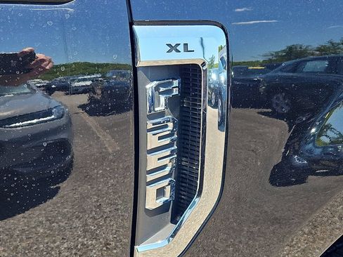 Used 2022 Ford F250 XL w/ Power Equipment Group AWD/4WD image 12