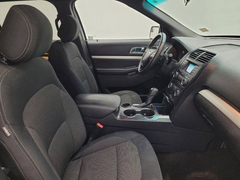 Used 2017 Ford Explorer XLT FWD image 21