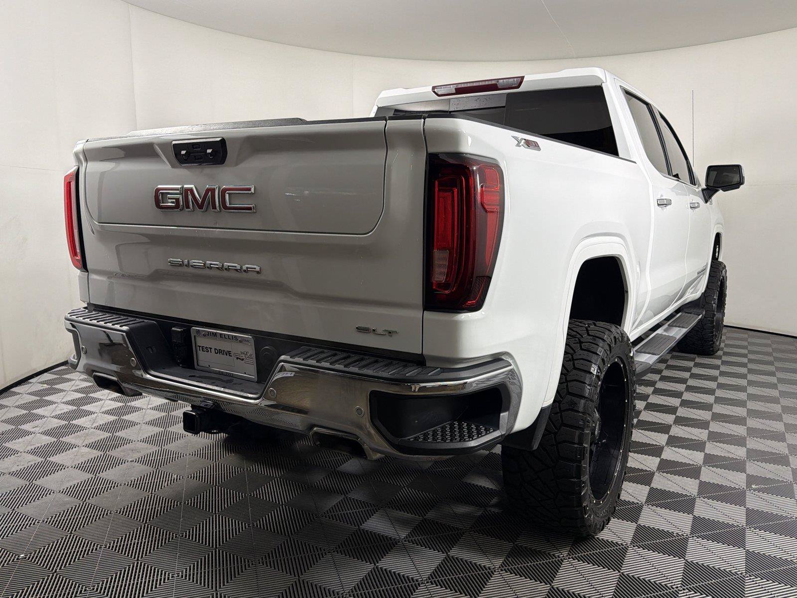Used 2023 GMC Sierra 1500 SLT w/ SLT Premium Plus Package AWD/4WD image 6