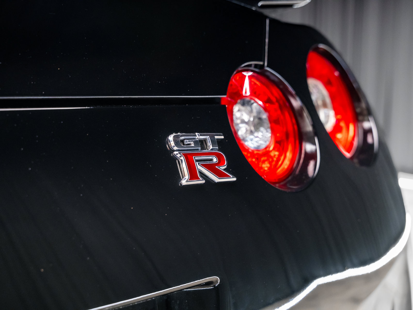 Used 2009 Nissan GT-R Premium AWD/4WD image 4