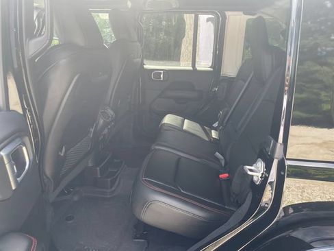 Certified 2025 Jeep Wrangler Unlimited Rubicon AWD/4WD image 18