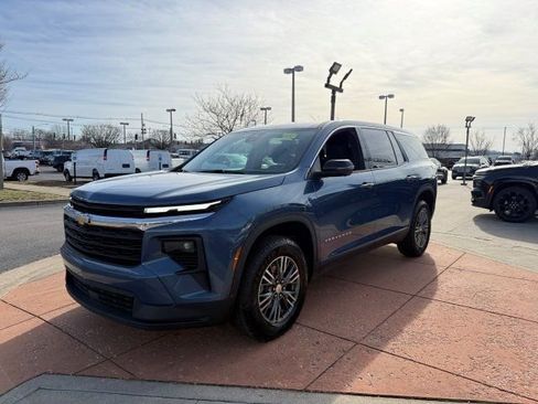 Used 2024 Chevrolet Traverse LS image 3