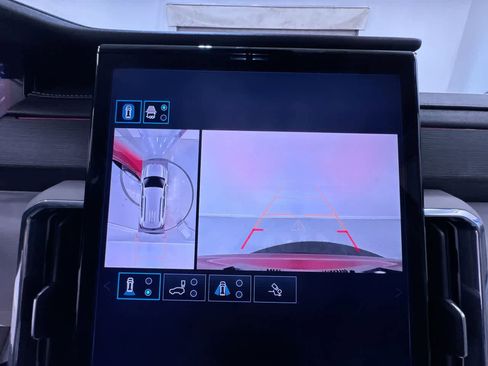 Used 2024 GMC Acadia Denali w/ Super Cruise Package image 26