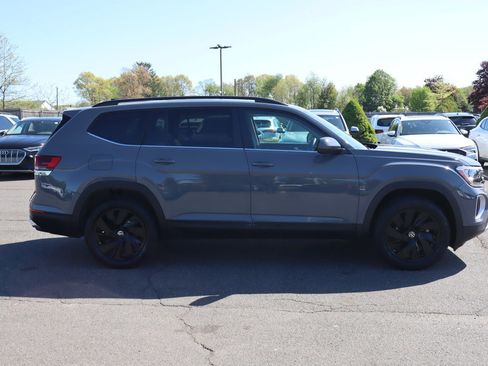 Used 2025 Volkswagen Atlas SE w/ Panoramic Sunroof Package AWD/4WD image 4