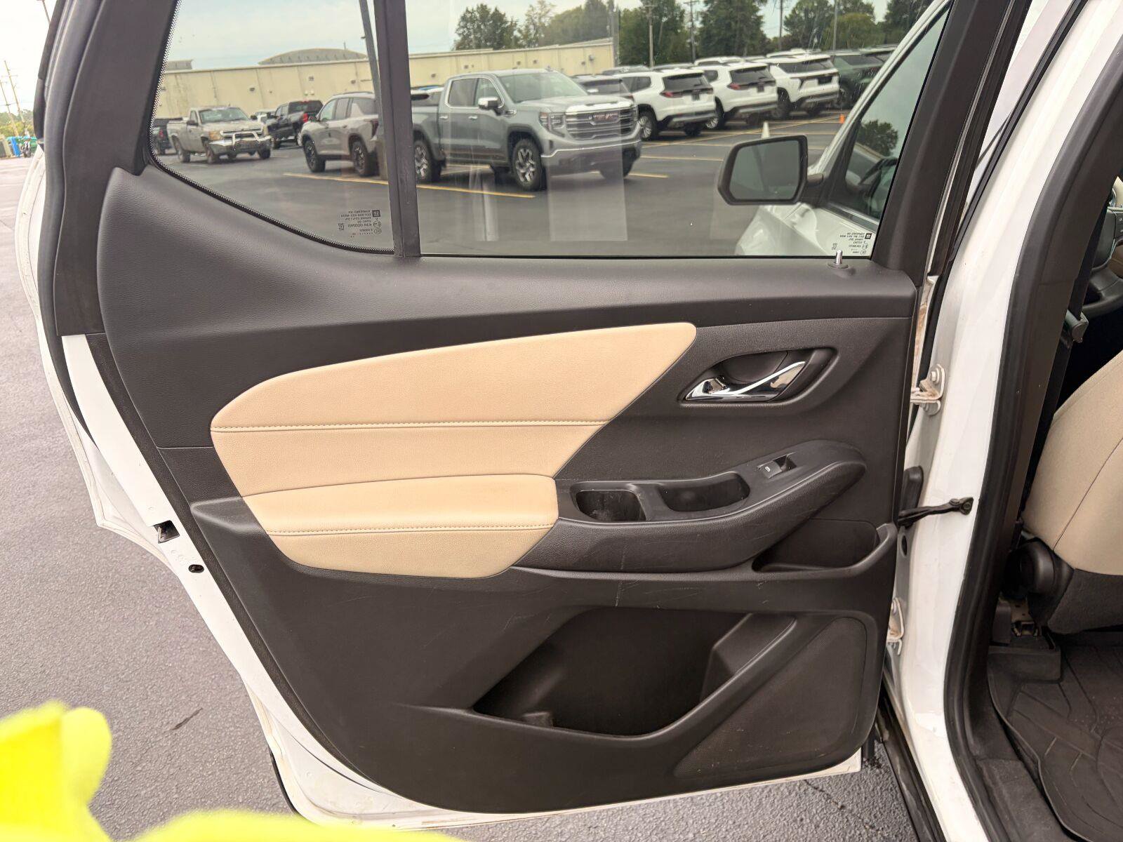 Used 2022 Chevrolet Traverse LS FWD image 19