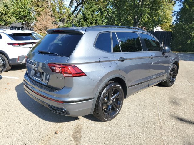 Used 2024 Volkswagen Tiguan SE R-Line AWD/4WD image 4