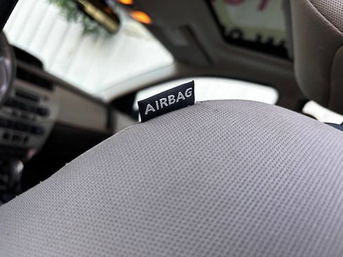 Used 2010 Ford Focus SE image 25