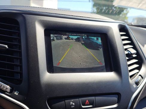 Used 2019 Jeep Cherokee Latitude Plus image 37