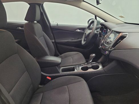 Used 2018 Chevrolet Cruze LT w/ Convenience Package FWD image 21