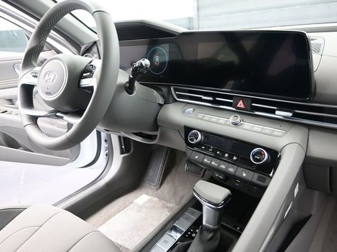 Certified 2025 Hyundai Elantra SEL image 13