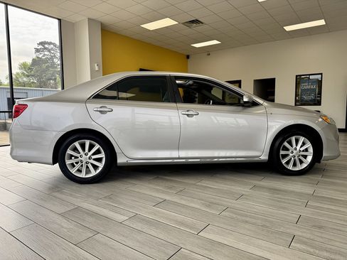 Used 2012 Toyota Camry XLE w/ Leather Pkg image 5