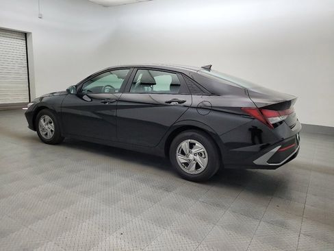 Used 2025 Hyundai Elantra SE image 3