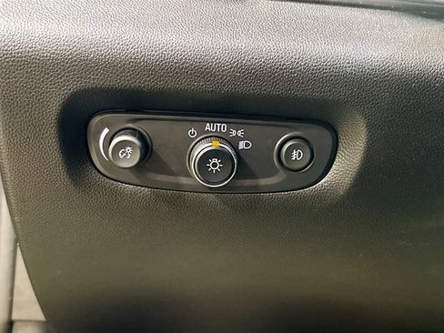 Used 2021 Chevrolet Traverse LT FWD image 12