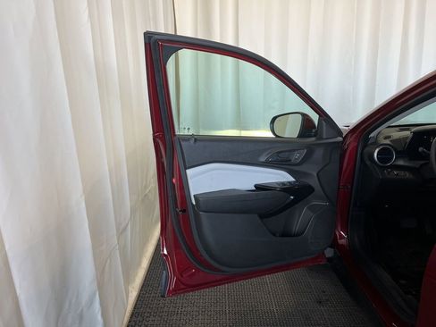 Used 2025 Chevrolet Trax LT w/ Driver Confidence Package image 17