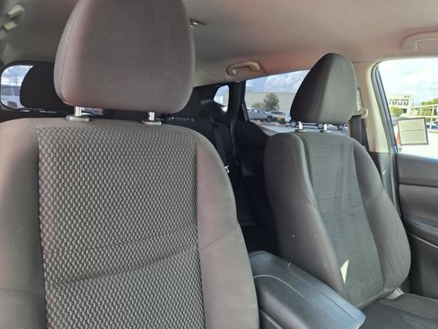 Used 2022 Nissan Rogue Sport S image 31