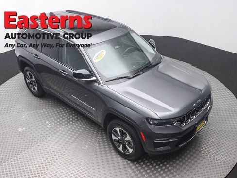 Used 2022 Jeep Grand Cherokee Limited 4xe w/ Luxury Tech Group II AWD/4WD image 3