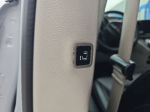 Used 2024 Chrysler Pacifica Touring-L FWD image 30