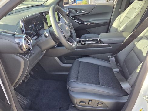 New 2026 Chevrolet Equinox LT w/ Convenience Package II AWD/4WD image 14