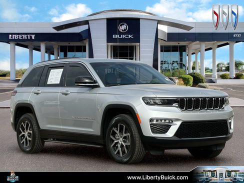 Used 2025 Jeep Grand Cherokee Limited w/ Trailer Tow Package AWD/4WD image 1