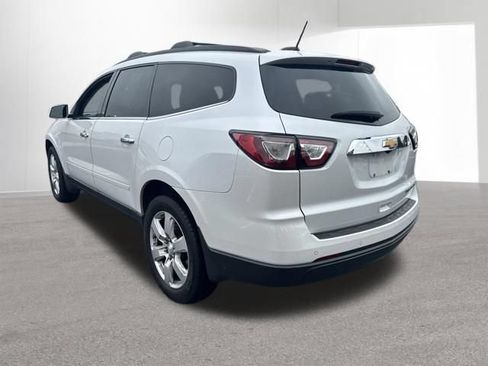 Used 2016 Chevrolet Traverse LT w/ Style and Technology Package FWD image 3