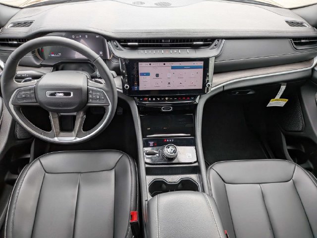 New 2026 Jeep Grand Cherokee Limited w/ Limited Altitude Package AWD/4WD image 17