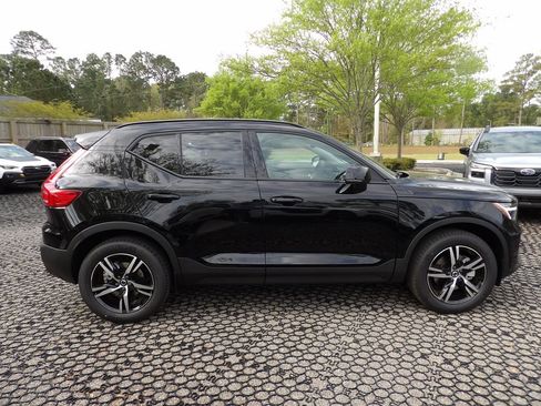 New 2026 Volvo XC40 B5 Core w/ Climate Package AWD/4WD image 4