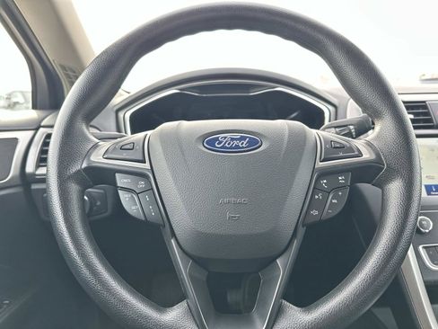 Used 2020 Ford Fusion SE image 19