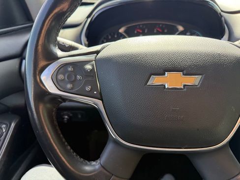 Used 2021 Chevrolet Traverse LT FWD image 19