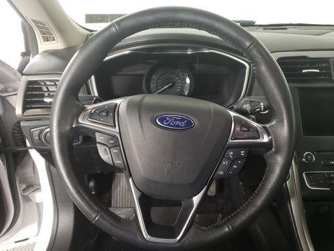Used 2017 Ford Fusion SE w/ Fusion SE Technology Package image 17