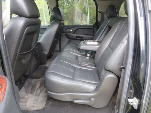 Used 2011 GMC Yukon XL SLT image 23