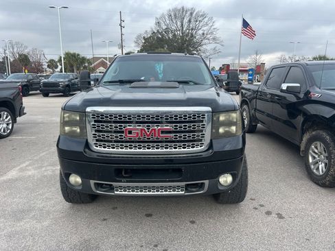 Used 2011 GMC Sierra 2500 Denali w/ Snow Plow Prep Package image 2