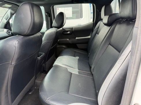 Used 2021 Toyota Tacoma TRD Sport w/ TRD Premium Sport Package image 9