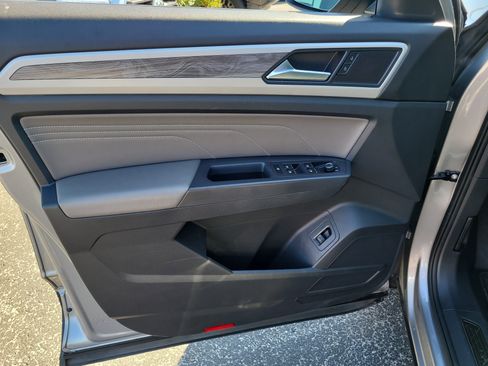 Used 2021 Volkswagen Atlas Cross Sport SE image 18