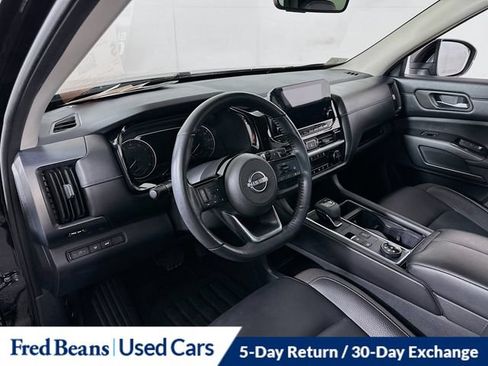 Used 2023 Nissan Pathfinder SL AWD/4WD image 9