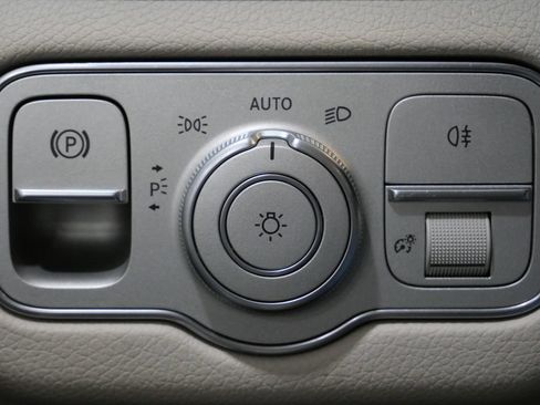 Used 2022 Mercedes-Benz GLS 450 4MATIC image 16