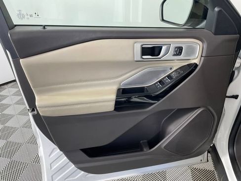 Used 2021 Ford Explorer Platinum w/ Equipment Group 601A AWD/4WD image 11
